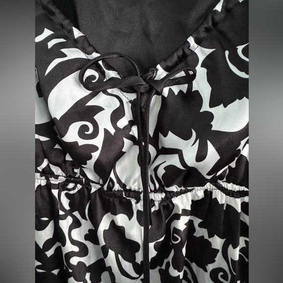 Motherhood Maternity Black and White Patterned Dress - Picture 4 of 6